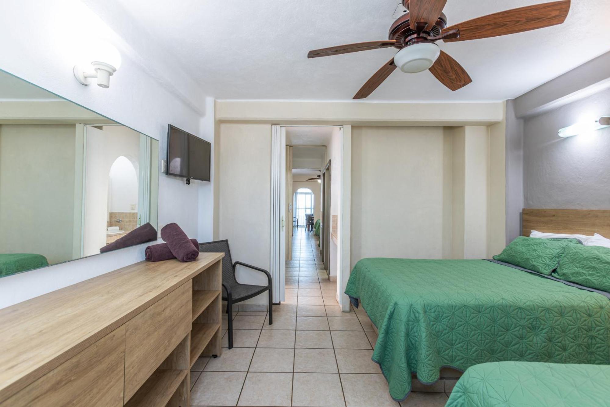 Torreblanca Beach Hotel And Suites Guayabitos - Desayuno Y Comida Incluido ริงกอน เด กัวยาบิโตส ภายนอก รูปภาพ