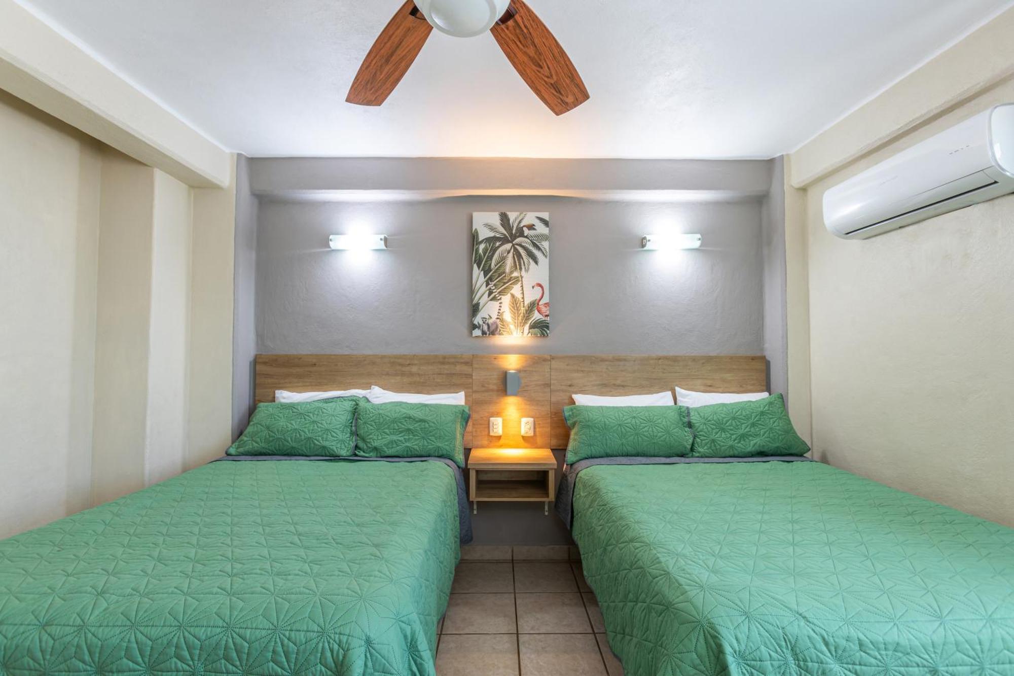 Torreblanca Beach Hotel And Suites Guayabitos - Desayuno Y Comida Incluido ริงกอน เด กัวยาบิโตส ภายนอก รูปภาพ