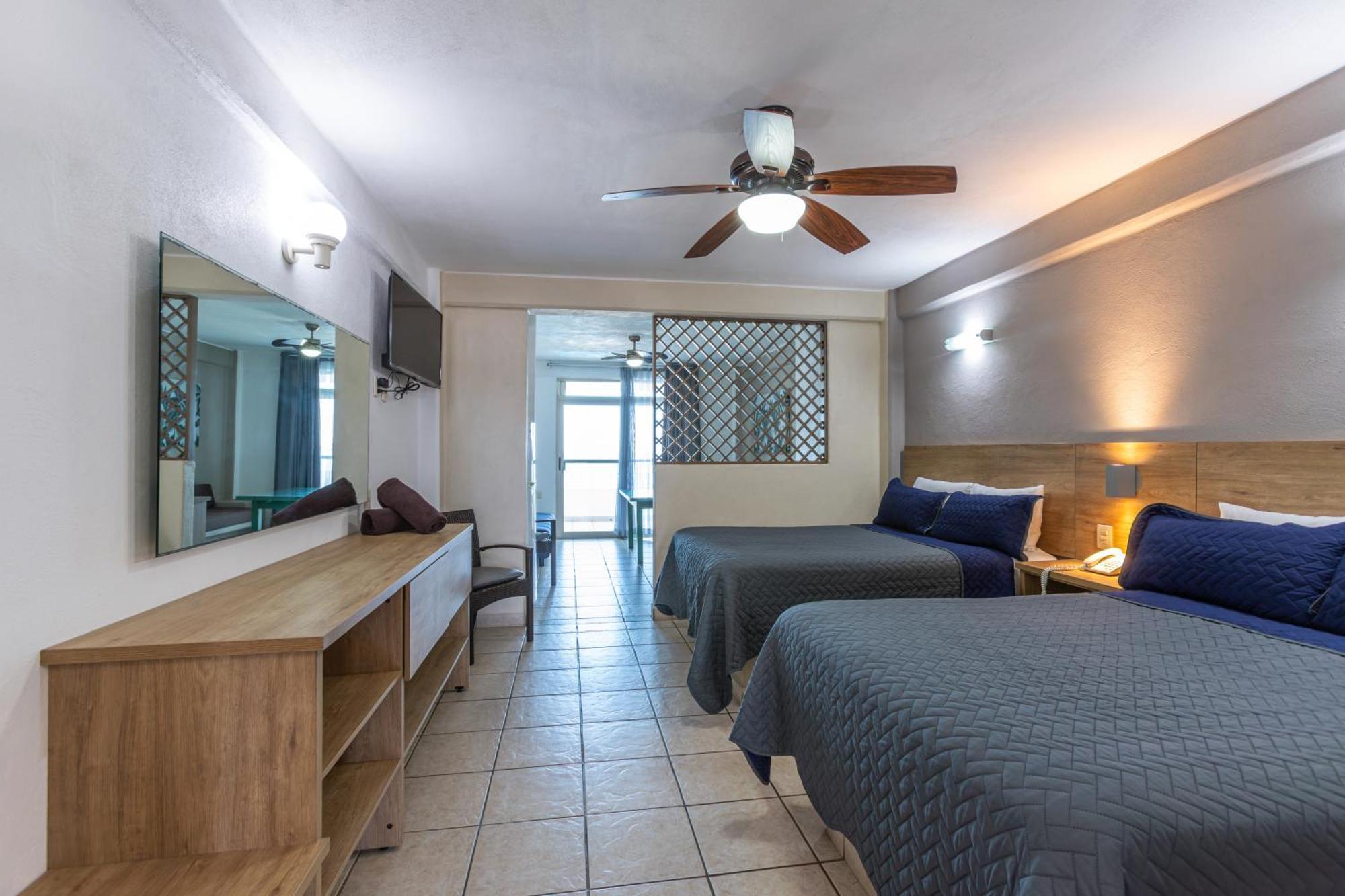 Torreblanca Beach Hotel And Suites Guayabitos - Desayuno Y Comida Incluido ริงกอน เด กัวยาบิโตส ภายนอก รูปภาพ