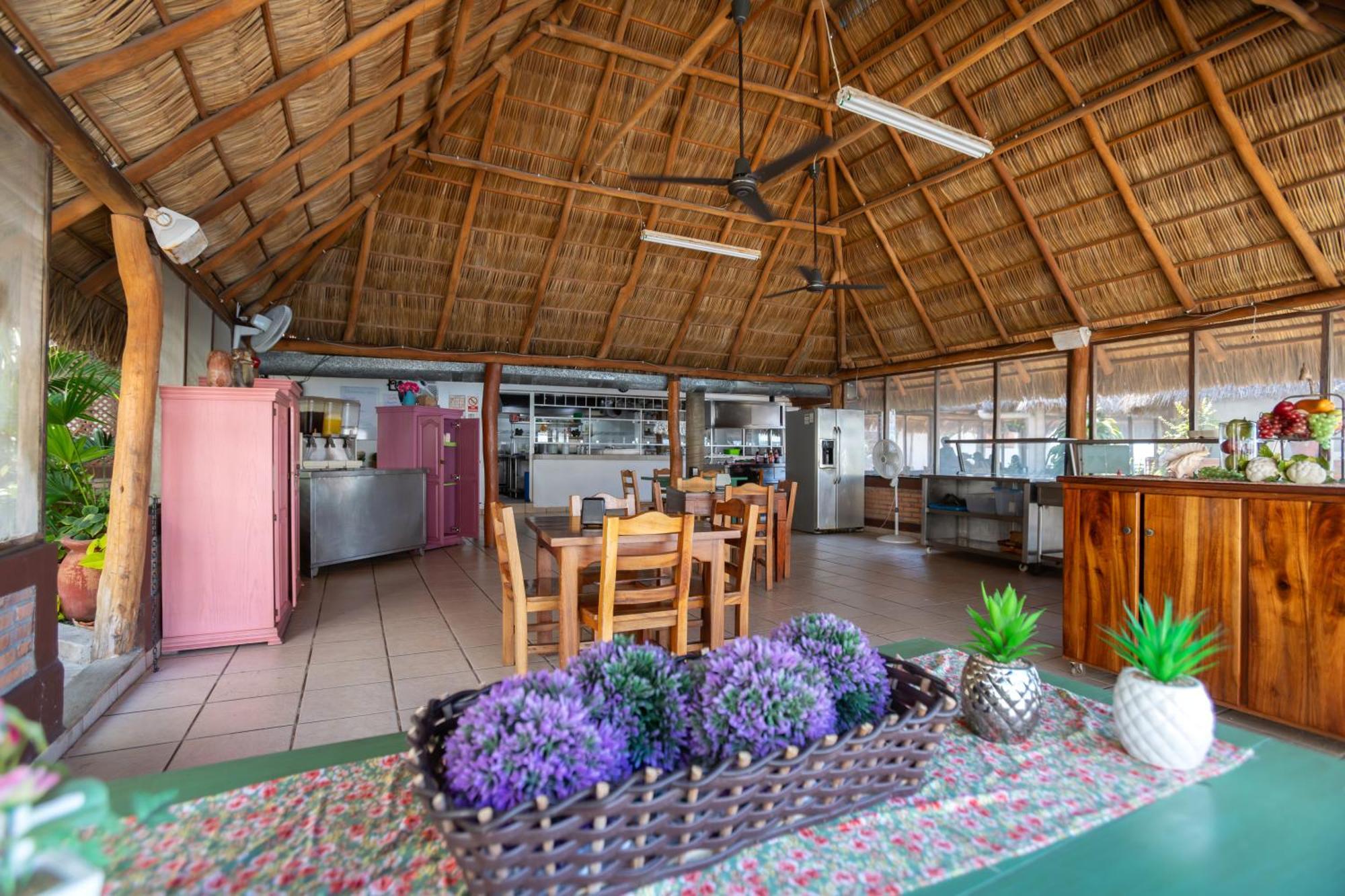 Torreblanca Beach Hotel And Suites Guayabitos - Desayuno Y Comida Incluido ริงกอน เด กัวยาบิโตส ภายนอก รูปภาพ