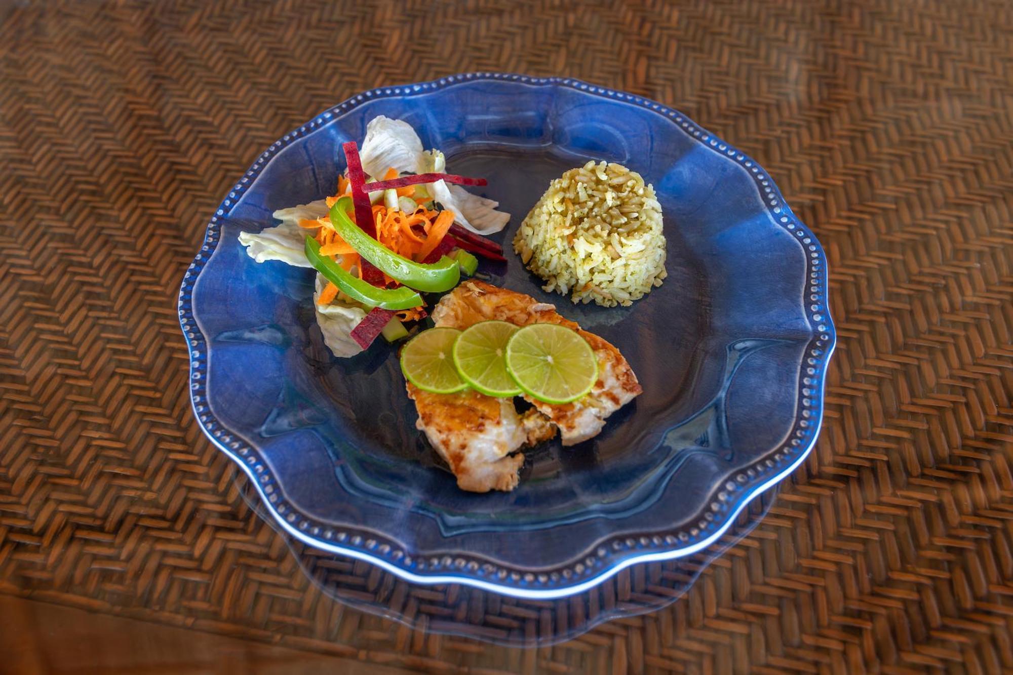Torreblanca Beach Hotel And Suites Guayabitos - Desayuno Y Comida Incluido ริงกอน เด กัวยาบิโตส ภายนอก รูปภาพ