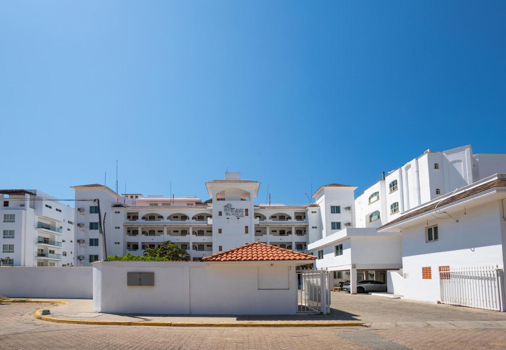 Torreblanca Beach Hotel And Suites Guayabitos - Desayuno Y Comida Incluido ริงกอน เด กัวยาบิโตส ภายนอก รูปภาพ