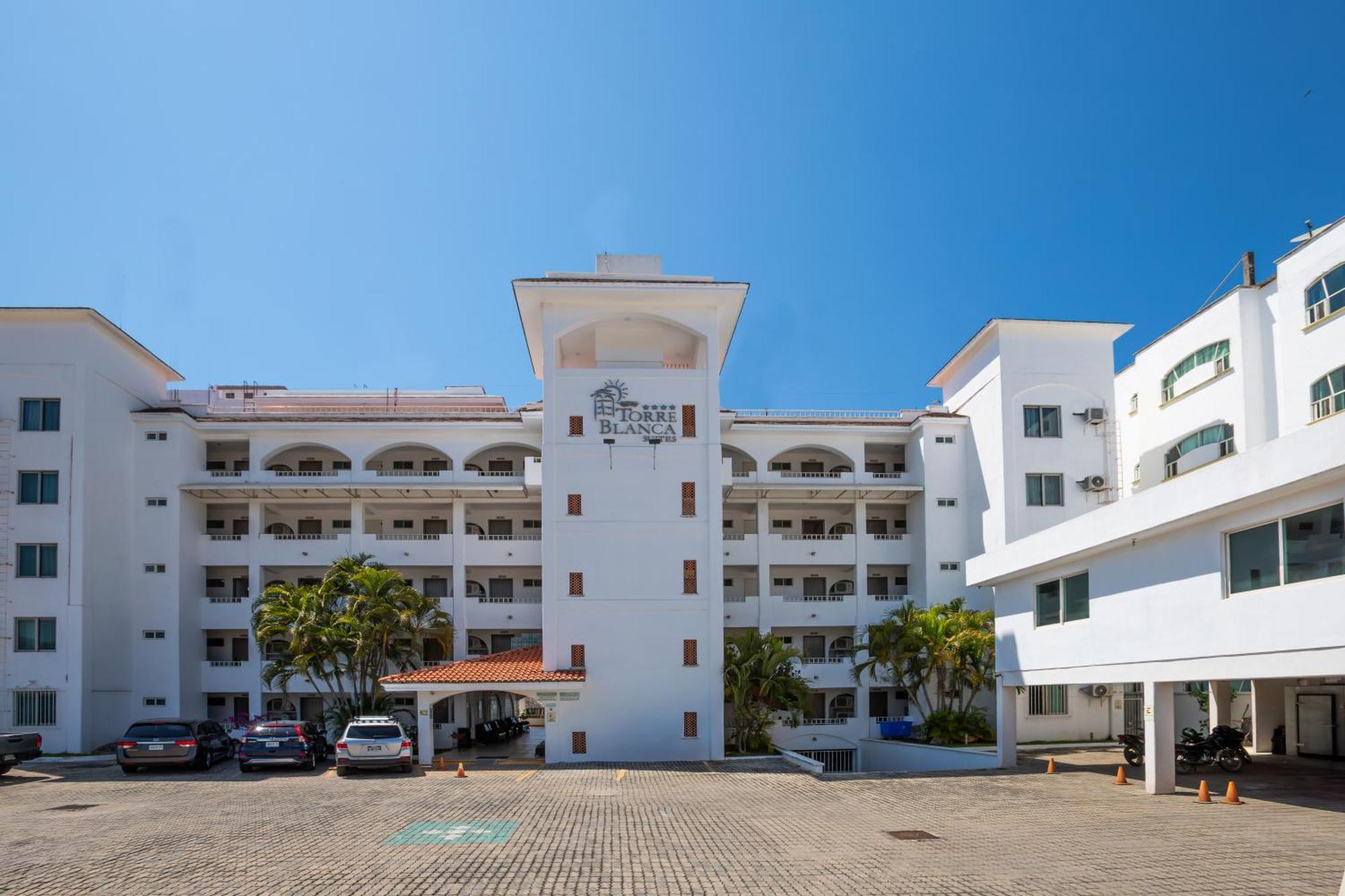 Torreblanca Beach Hotel And Suites Guayabitos - Desayuno Y Comida Incluido ริงกอน เด กัวยาบิโตส ภายนอก รูปภาพ